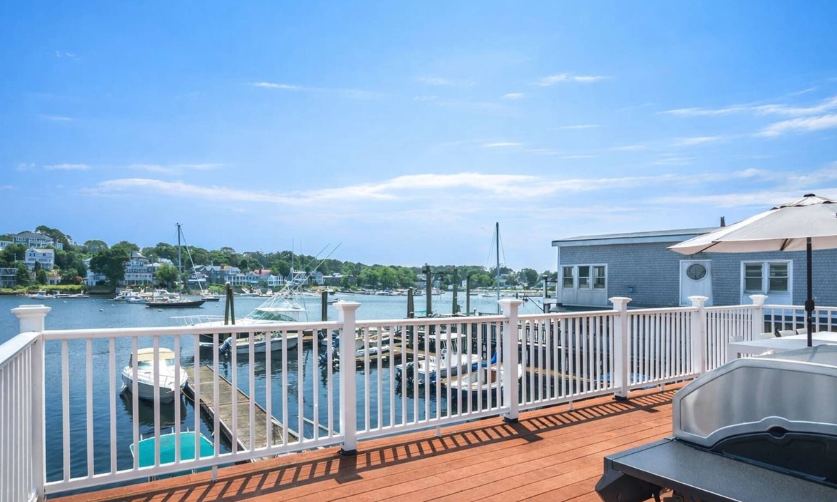 Gloucester House | Stay at Smith Cove