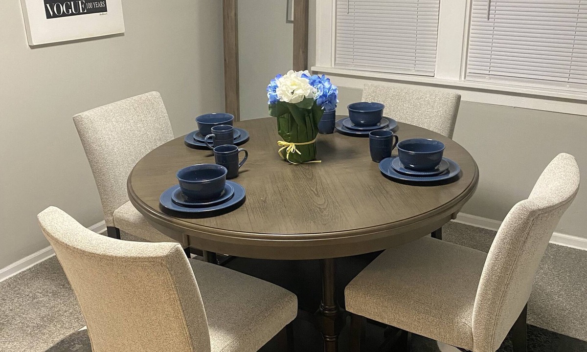 Washington Heights Apartment | Stay near family or close to downtown, this loft in Beverly has it all!