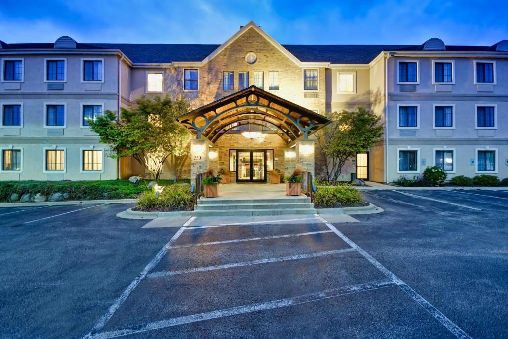 Madison Hotel | Staybridge Suites Madison - East by IHG