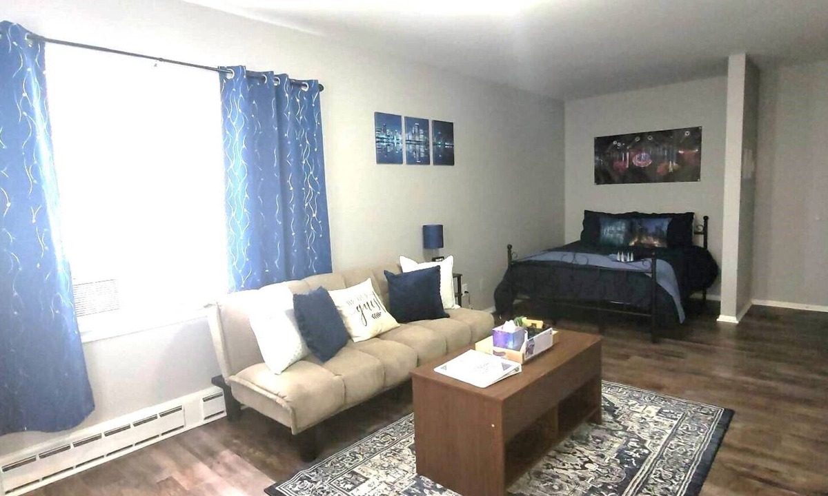 Aurora Apartment | Studio apt/Aurora/Chicago suburb/FREE WIFI & Parking