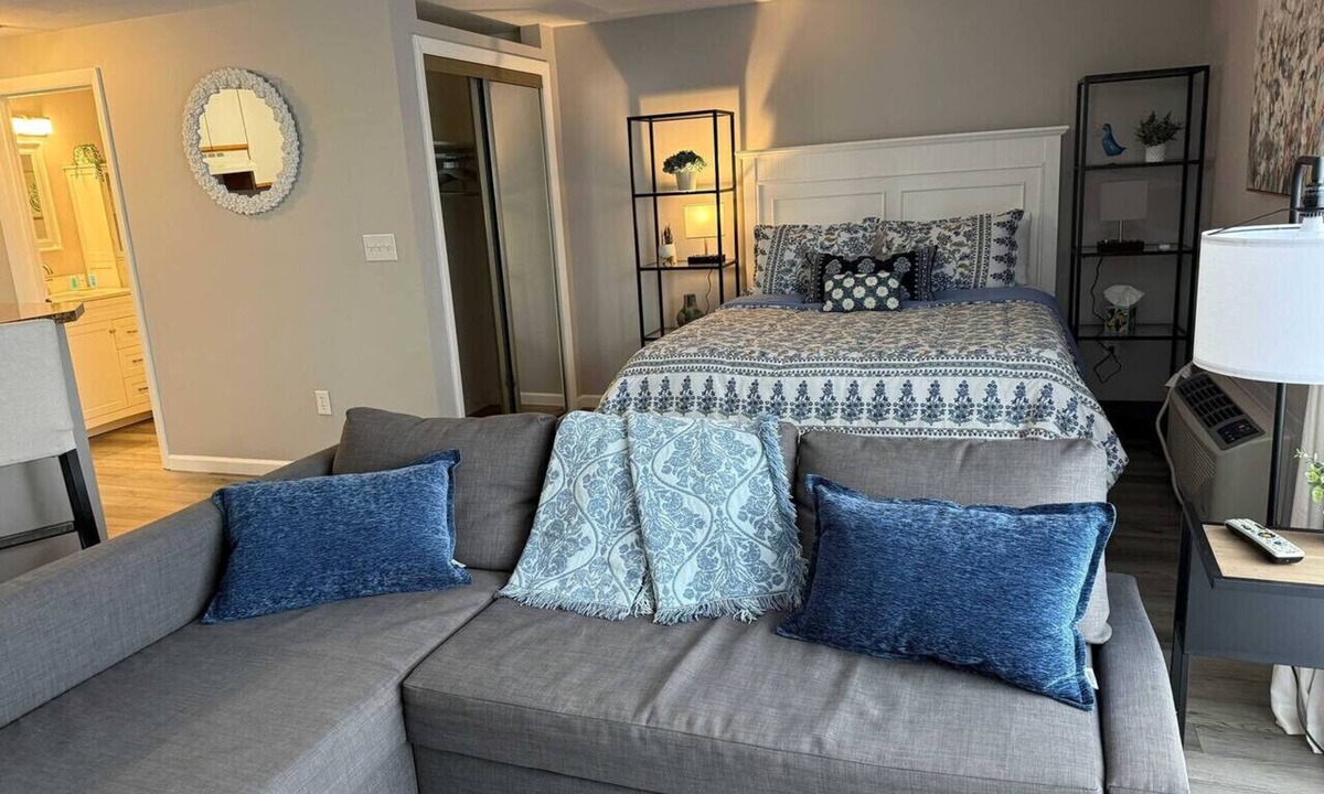 Gilford Apartment | Studio, concerts, pool, BBQ, close to everything!