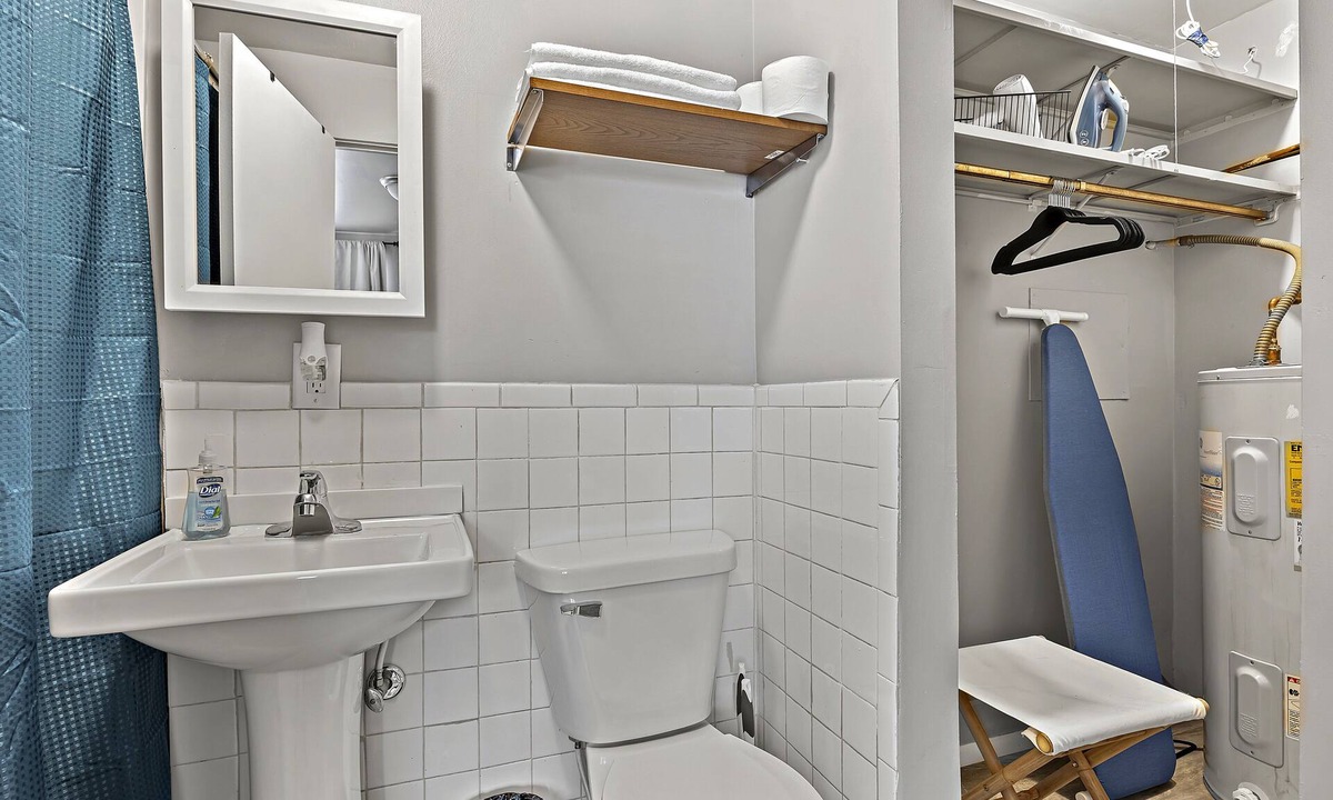 Aurora Apartment | Studio1116E/PetFriendly/WIFI/BigTV/PKG/nearDowntown Aurora.