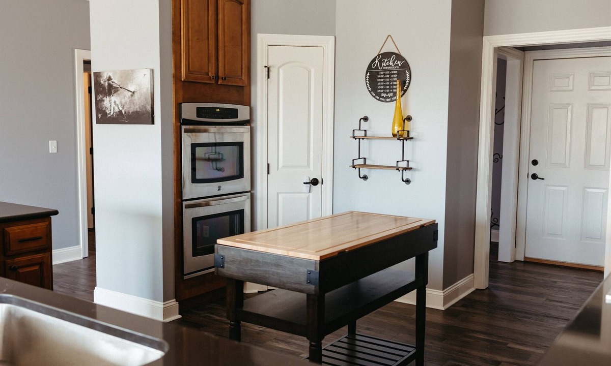 Marion House | Stunner Golf Course View | Walkable to Club House