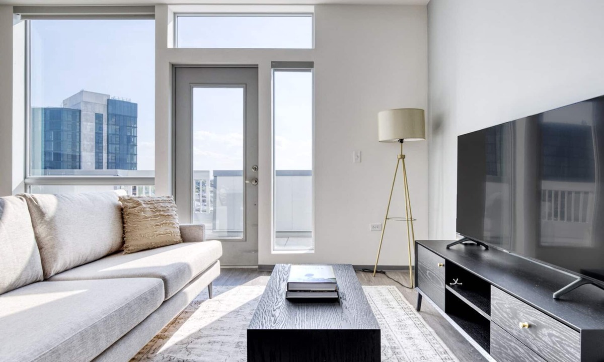 Wells Apartments St Chicago | Logan Square