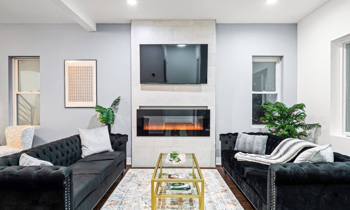 Cragin House | Stunning & Spacious 7BD Home with garage!