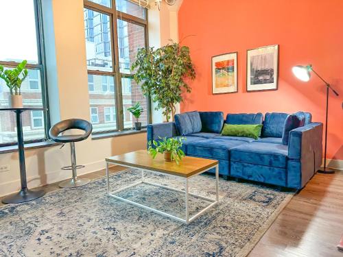 Near South Side Apartment | Stylish 2BR Suite with Optional Parking & Gym Access Near Lakefront, Shedd Aquarium and McCormick Center