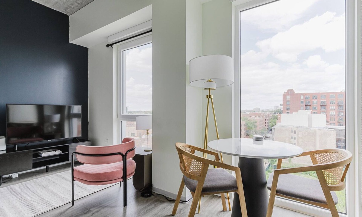 Old Town Apartment | Stylish Old Town Studio Gym, W/D, Outdoor Firepit & A/C, by Blueground