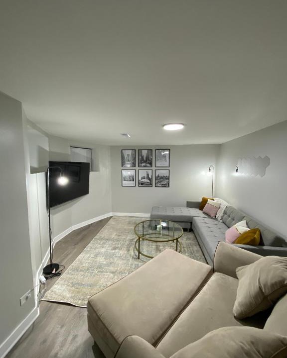 Bronzeville Apartment | Stylish Urban Retreat 3 Bedroom Newly Remodeled