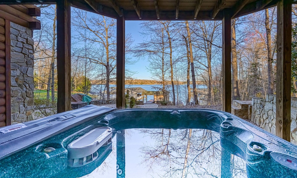 Huddleston Cabin | Sunset-Starshine - Inviting waterfront cabin with hot tub, kayaks