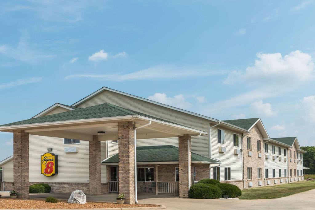 Greenville Hotel | Super 8 by Wyndham Greenville