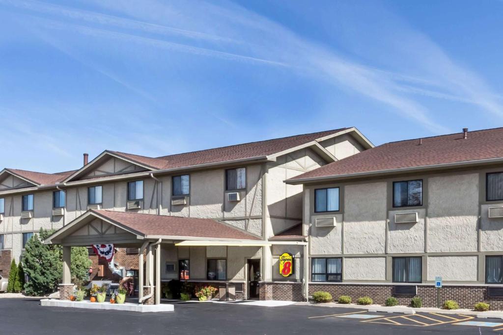 Ottawa Hotel | Super 8 by Wyndham Ottawa Starved Rock