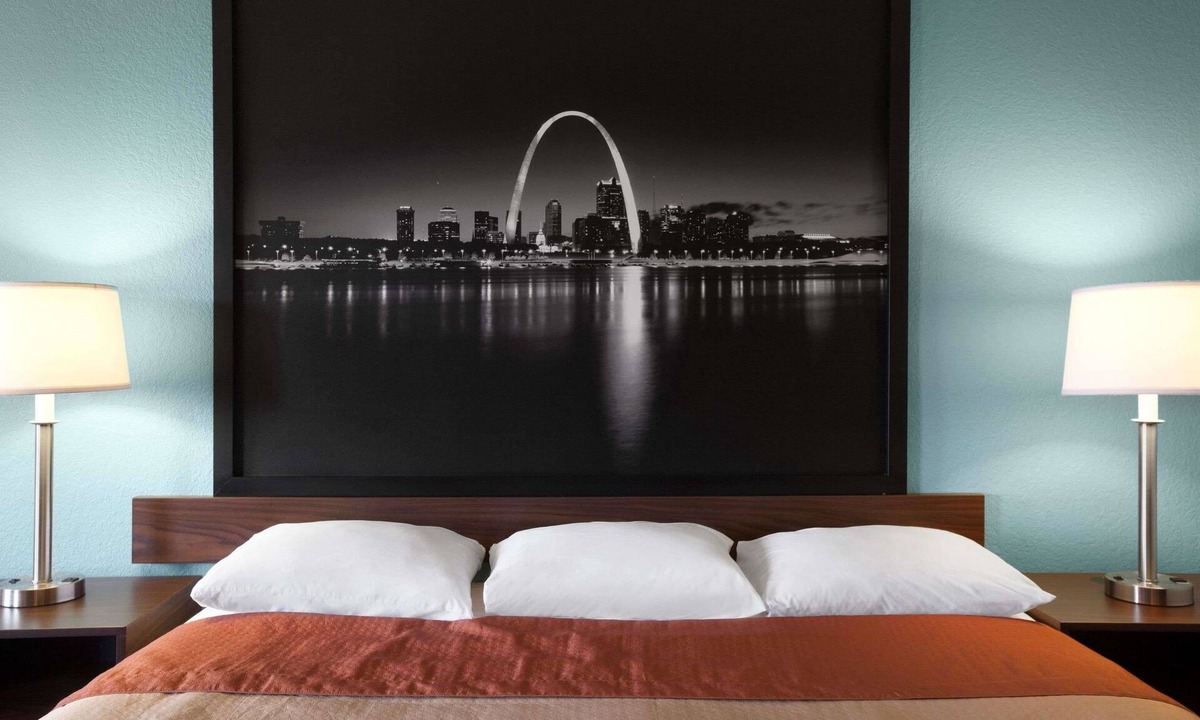 Fairview Heights Hotel | Super 8 by Wyndham Fairview Heights-St. Louis