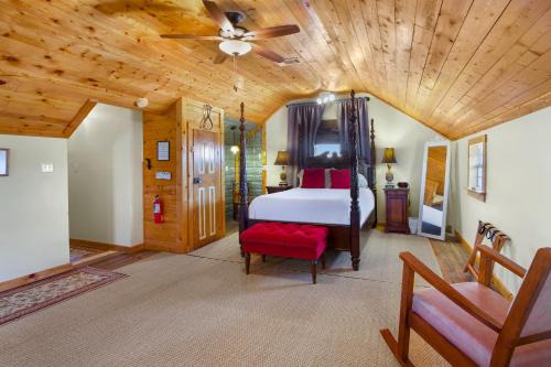 Dripping Springs Apartment | Swing On Inn- Southern Comfort