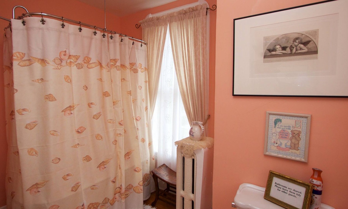 Urbana House | Sylvia's Irish Inn