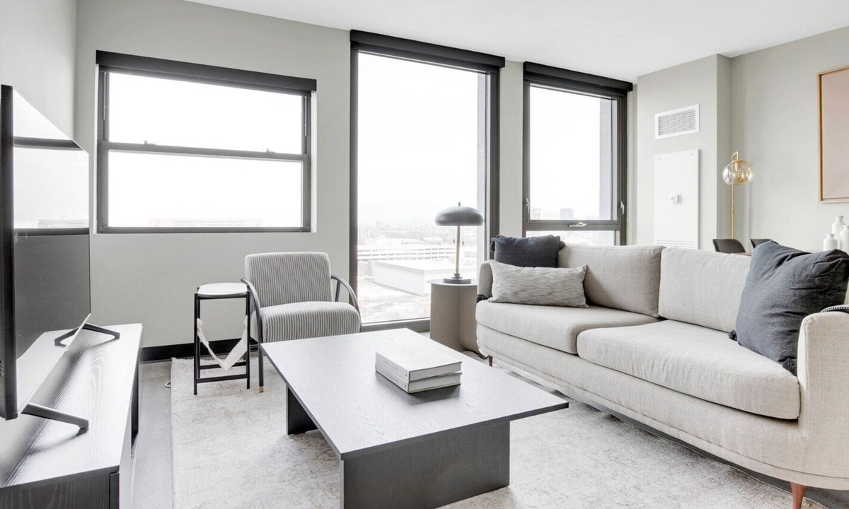 Illinois Medical District Apartment | Tasteful Medical District 1BR w/ Gym & W/D, 1 block to L, by Blueground