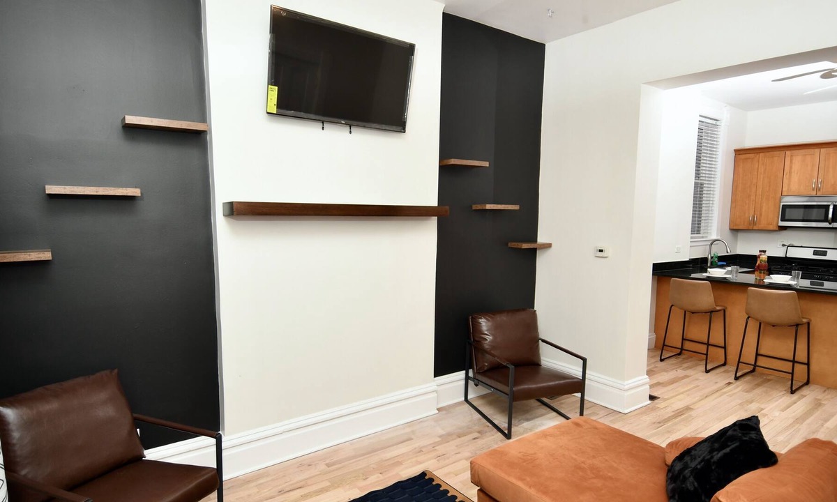 West Town Apartment | Tee’s Place