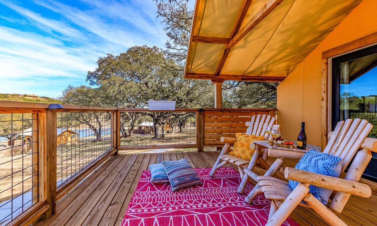 Ingram Cabin | Tent | Pool Firepit Lake Hot tub River Heat/AC