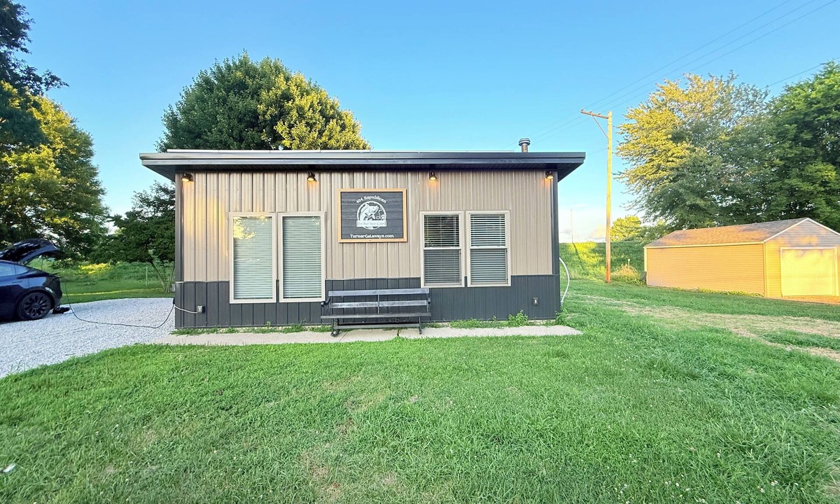 Keyesport Cabin | The Bait Shop Cabin off Carlyle Lake