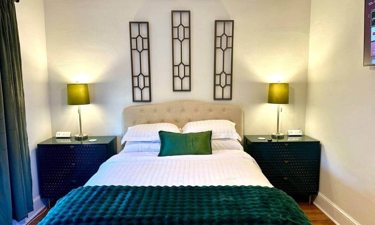 Hickory House | The Gathering Place, Sleeps 12!