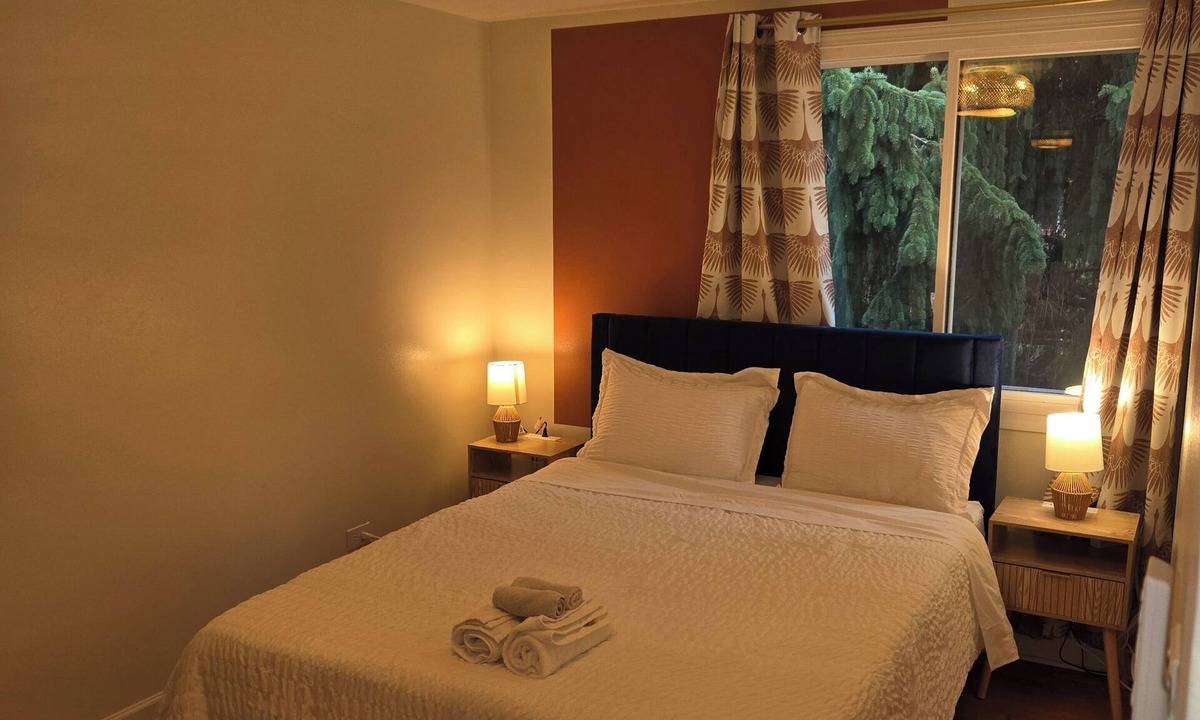 Edgewater House | *The JewelBox* Quiet 3-Bed Townhouse
