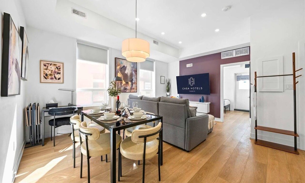 Grange Park Hotel | The McCaul | Spacious Suite Near Chinatown