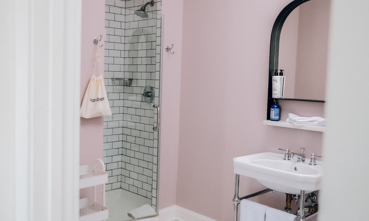 Park West Hotel | The Neighborhood Hotel - Lincoln Park 302 - One Bedroom w/Patio