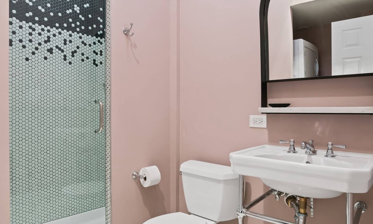 Park West Hotel | The Neighborhood Hotel - Lincoln Park 401 - One Bedroom