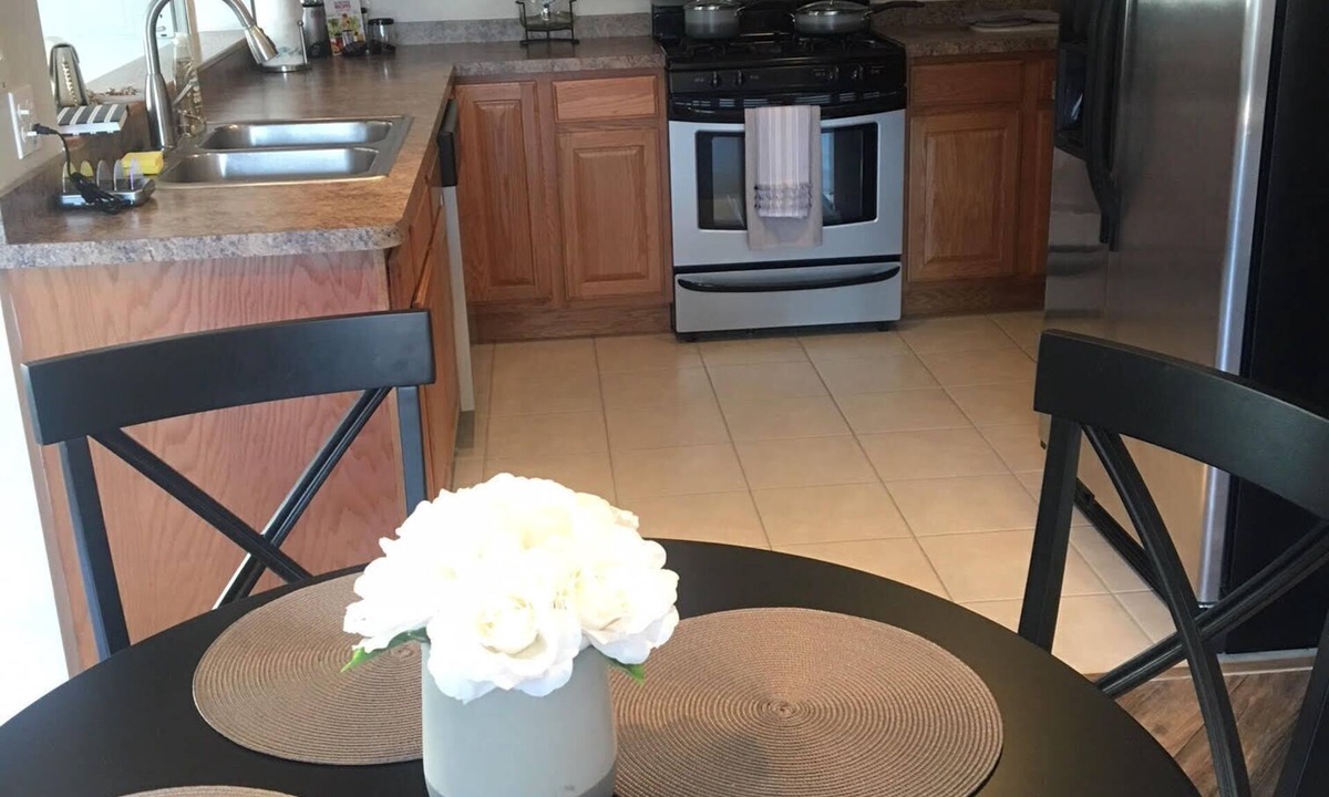 Chicago Ridge Condo | The New SHOW STOPPER Brand new spacious beauty ready to enhance your stay !