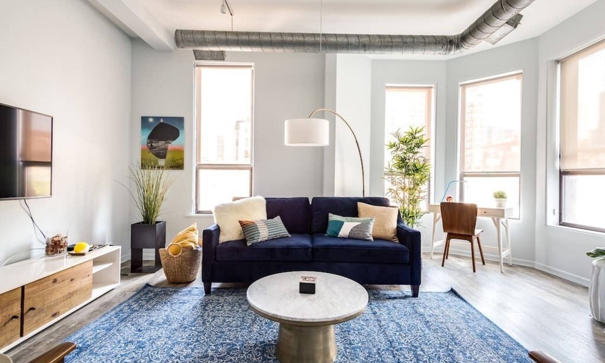 River North Apartment | The Orleans - Floor 2 Private roof deck Patio!
