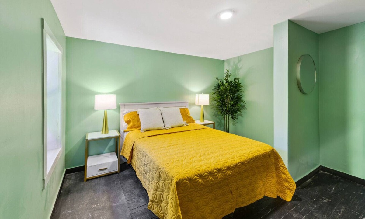 Fox Lake House | The Randolph Hotel Room 206