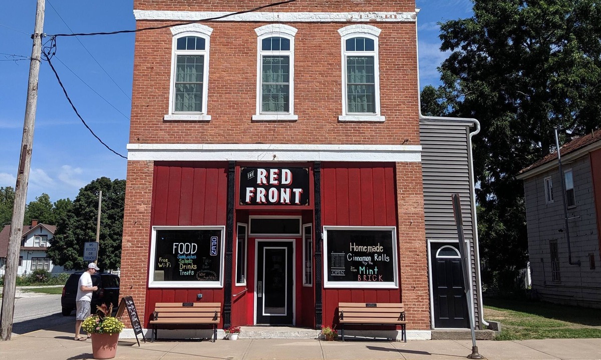 Nauvoo Apartment | The Red Front Suite - Sleeps 15