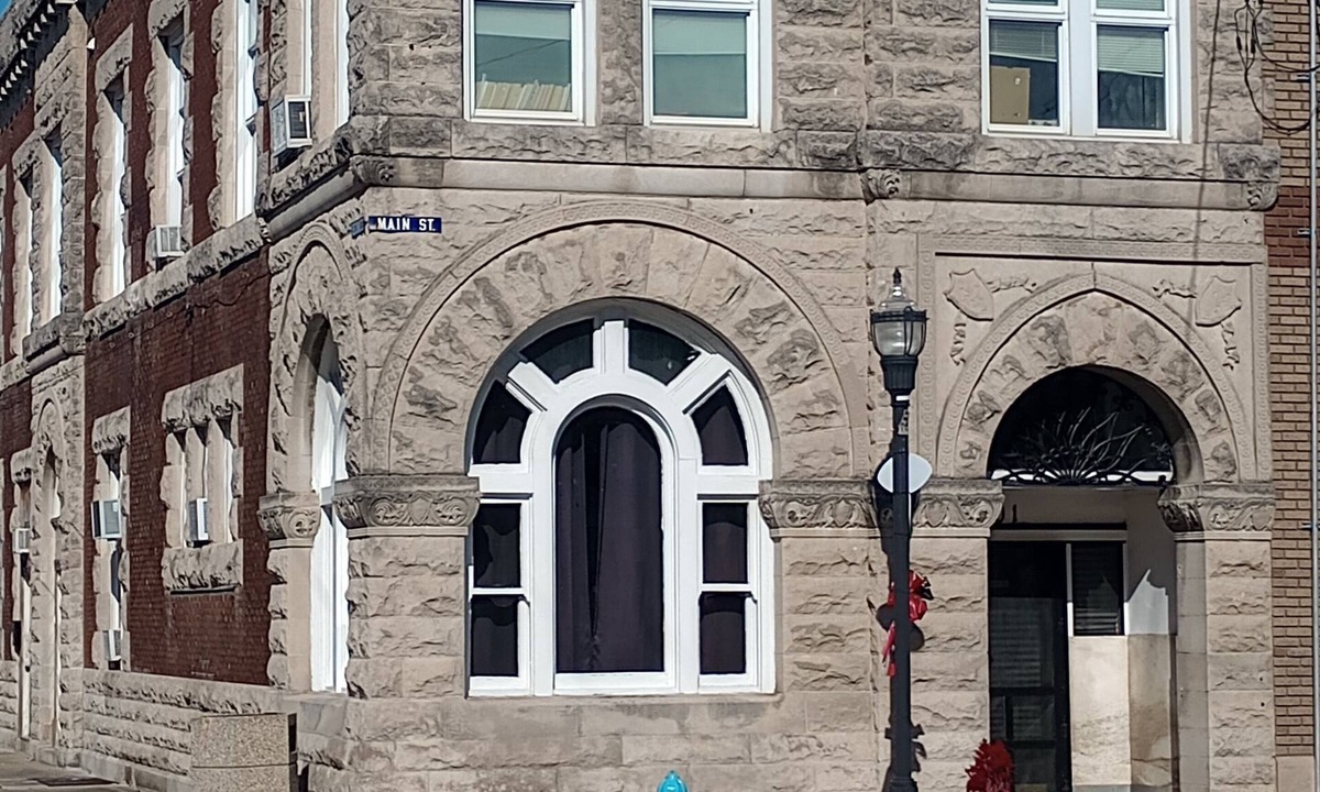 Fairfield House | The Vault /Historical 1800s Bank 7min Off I-64. Downtown Main street