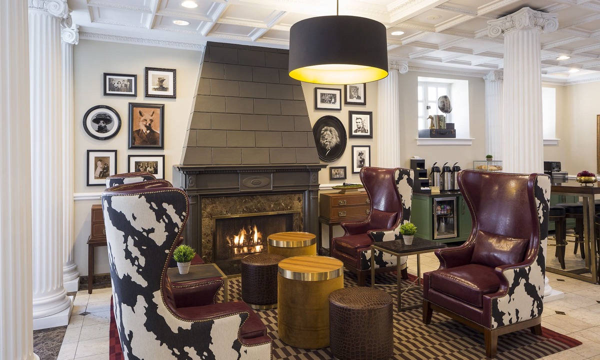 Lake View East Hotel | The Willows Hotel