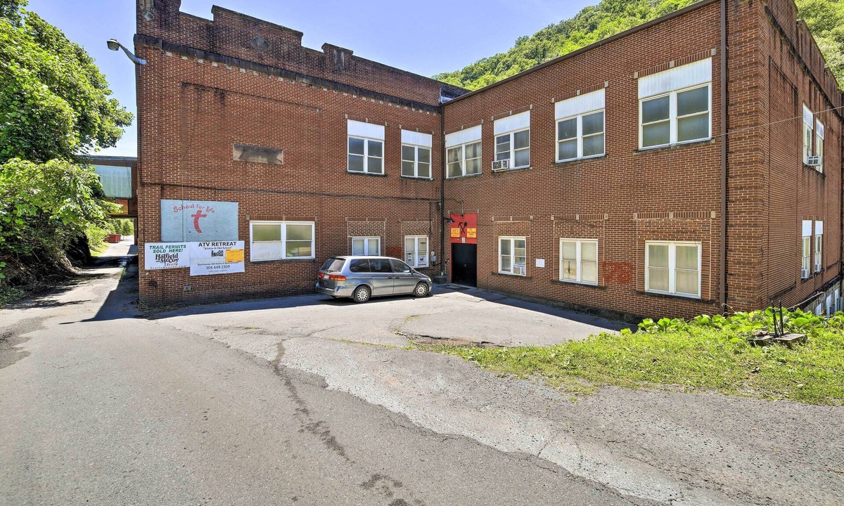 Wilcoe Apartment | 'Timeless' Gary Studio, ATV Trails On-Site!