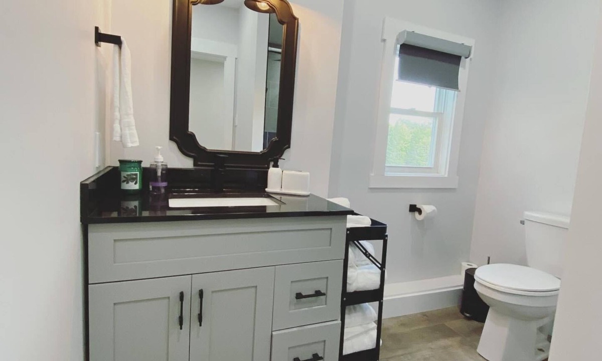North Glengarry House | Tranquility Acres Farms Guest House with Spa