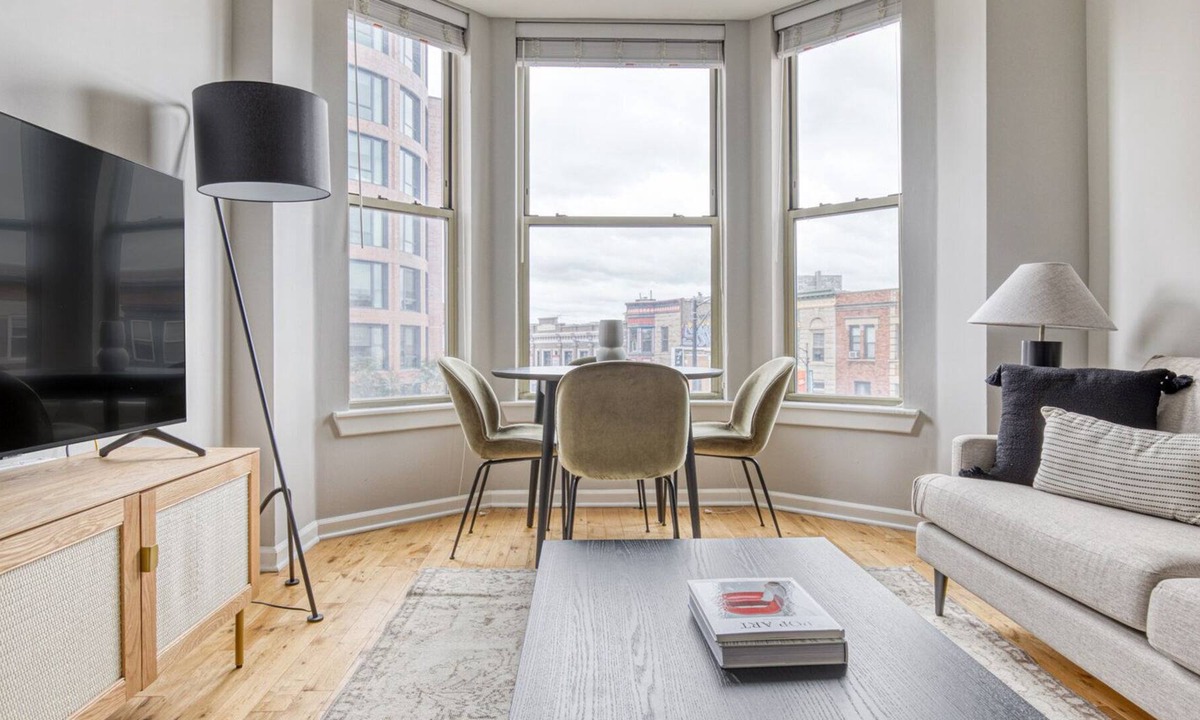 Lakeview Apartment | Trendy Lakeview 2BR w/ Patio, W/D, walk to Wrigley Field, by Blueground