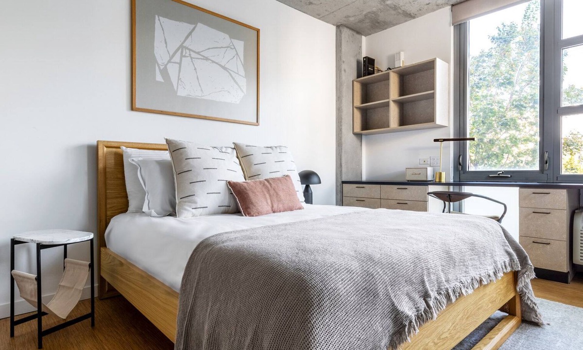 River North Apartment | Trendy Lincoln Park Studio w/W/D, Patio, walk to L, by Blueground