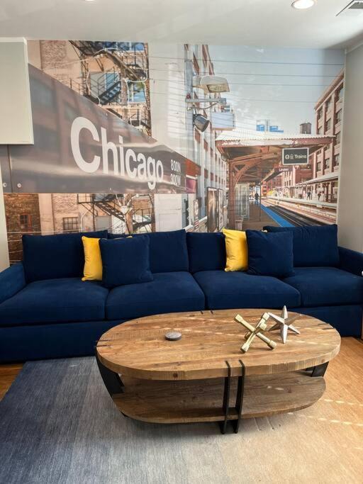 West Town Apartment | Trendy West Town Flat - 2 bed/1.5 bath w parking