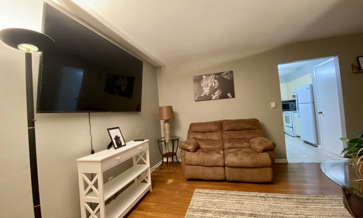 Fox Valley Apartment | Tropical Apartment Overlooking Golf Course, Minutes to Attractions