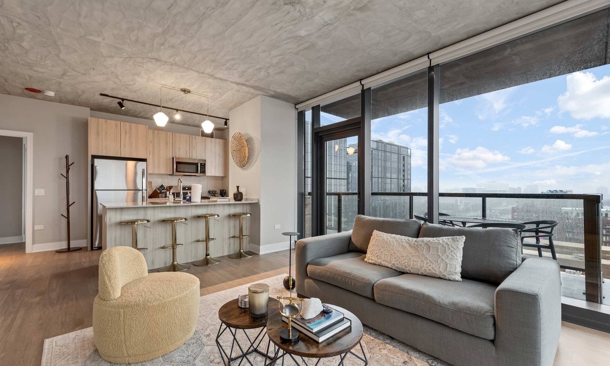 West Loop Apartment | Two 2BR Apts for Business & Leisure Groups