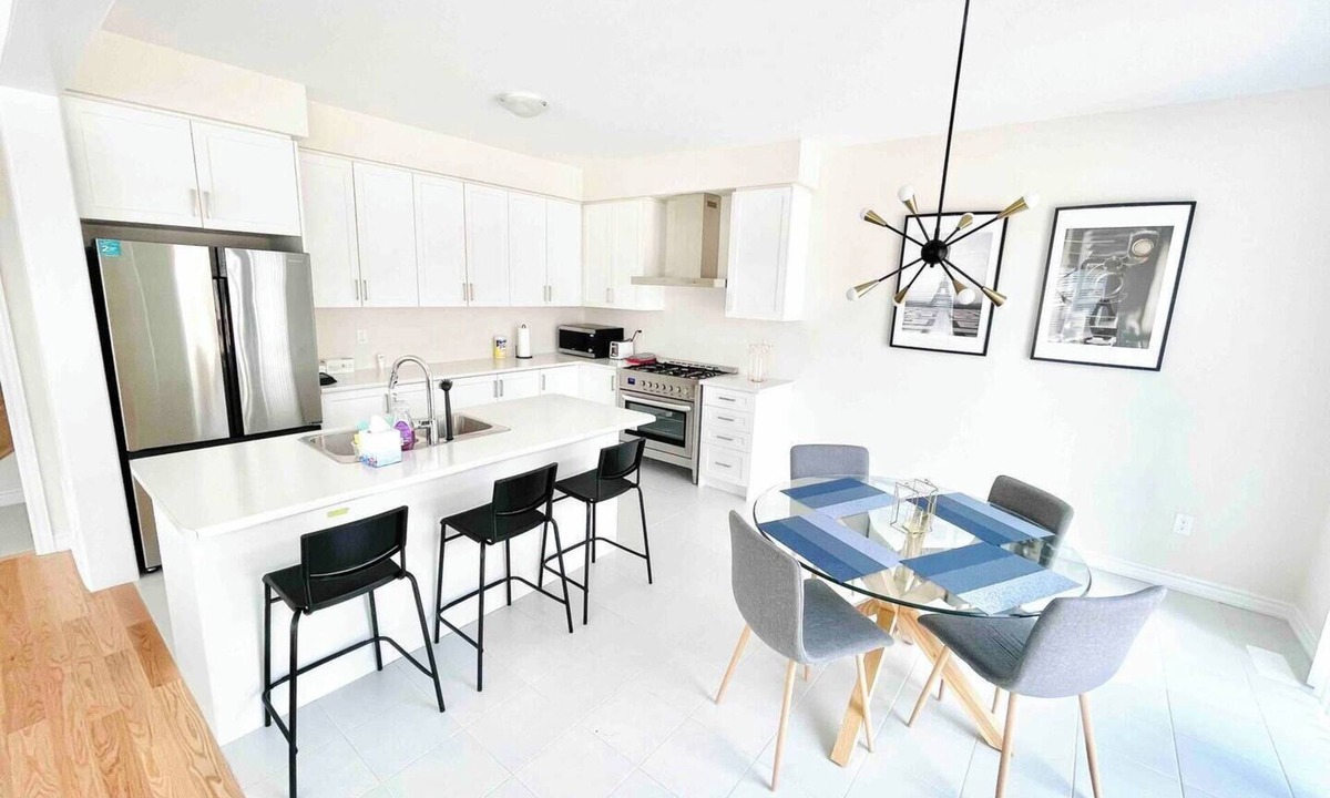 Thorold House | Two Adjacent Homes with 8 Bedrooms