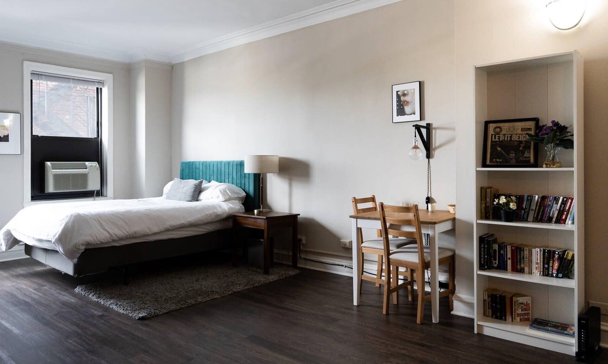East Hyde Park Apartment | UChicago, Lake, Sci Museum | Gym + W&D | Zencity