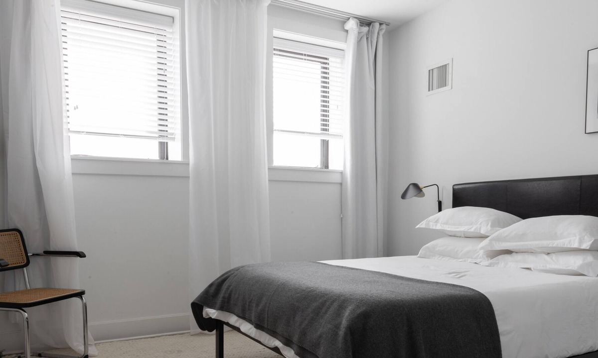 East Hyde Park Apartment | UChicago, Sci Museum | Lake View + Gym | Zen@Shoreland
