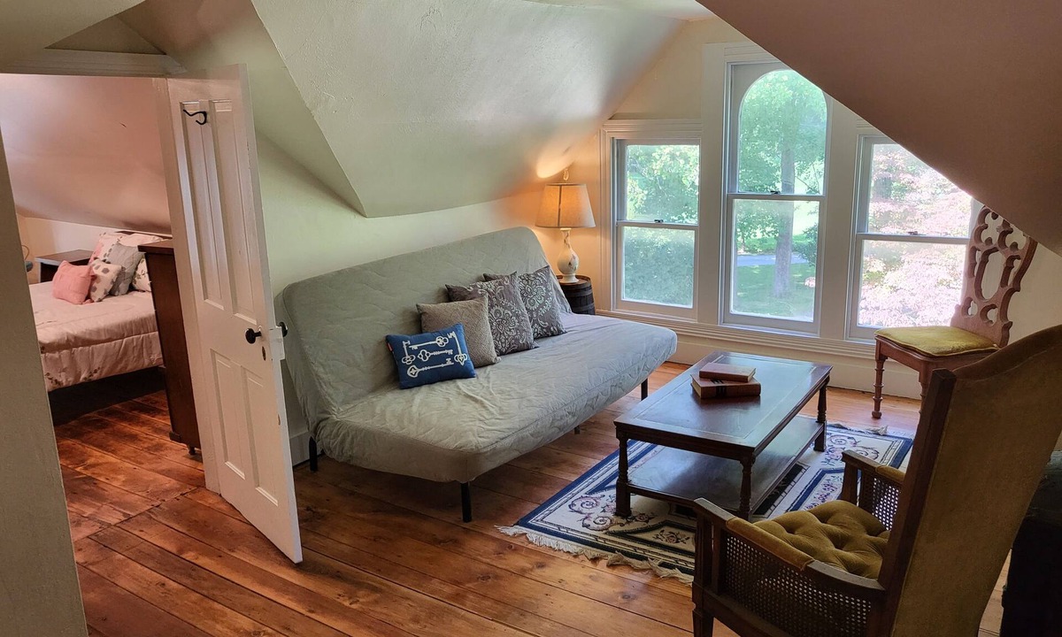 Frederick House | Unique & Comfy Tower Suite in the Manor House!