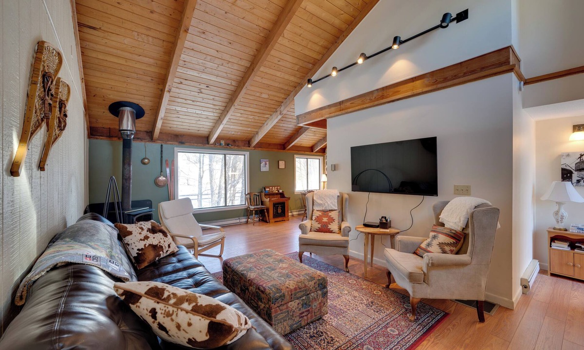 Thornton House | Unique Thornton Townhome: Swim, Ski, & Hike!
