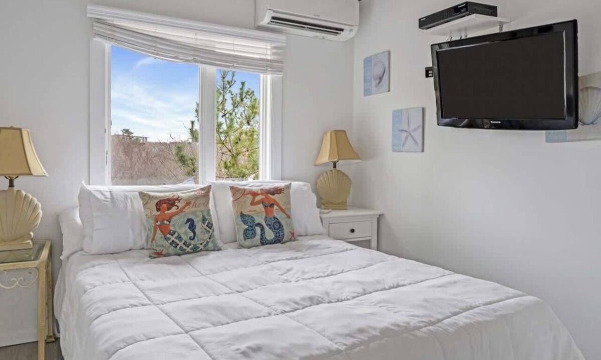 Napeague House | Unit 1311: Cottage | Garden View | Deuce