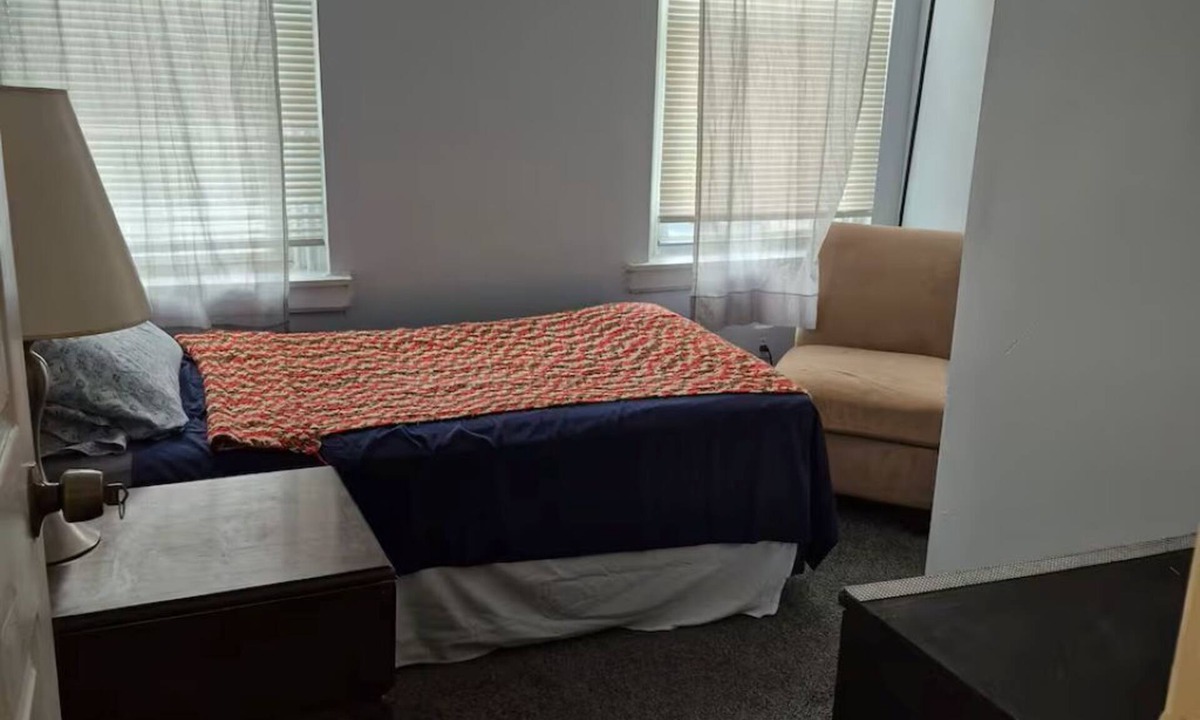 Fairlawn Apartment | Upper Level King Sized Anacostia/US Capitol
