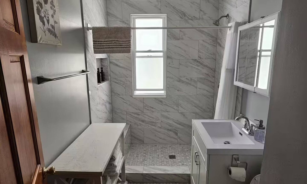 Logan Square Apartment | Urban Gem in Logan Square