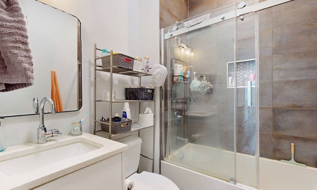 Roscoe Village Apartment | Urban Oasis in Roscoe Village