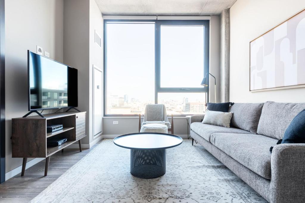 West Loop Apartment | W Loop 1BR w Pool Gym nr Fulton Mkt CHI-293